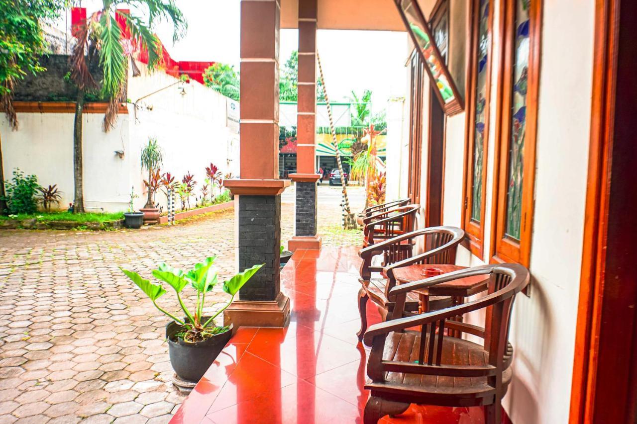 Hotel Laweyan Solo ภายนอก รูปภาพ