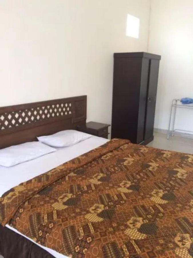 Hotel Laweyan Solo ภายนอก รูปภาพ