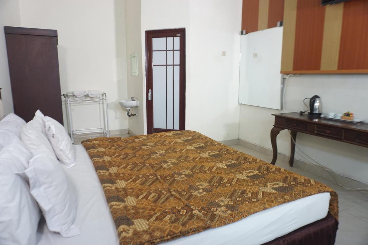 Hotel Laweyan Solo ภายนอก รูปภาพ