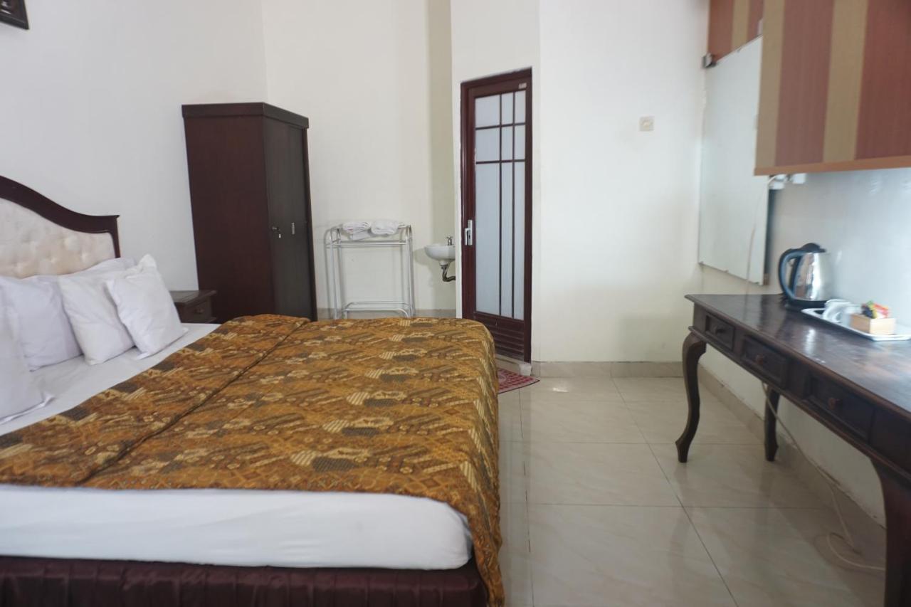 Hotel Laweyan Solo ภายนอก รูปภาพ
