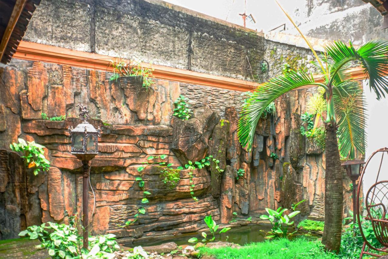 Hotel Laweyan Solo ภายนอก รูปภาพ