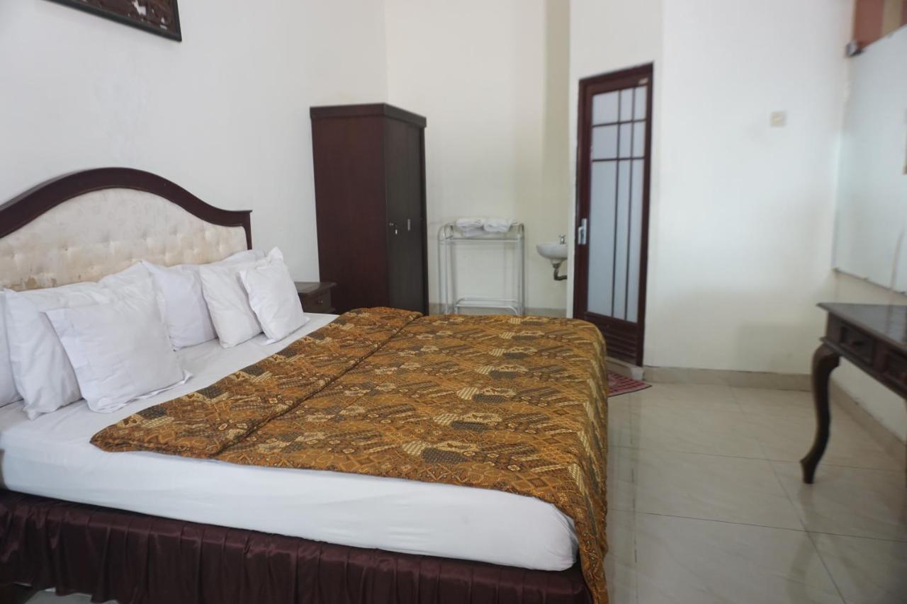 Hotel Laweyan Solo ภายนอก รูปภาพ