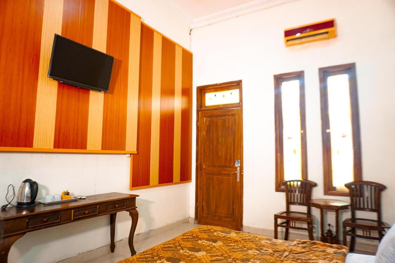 Hotel Laweyan Solo ภายนอก รูปภาพ