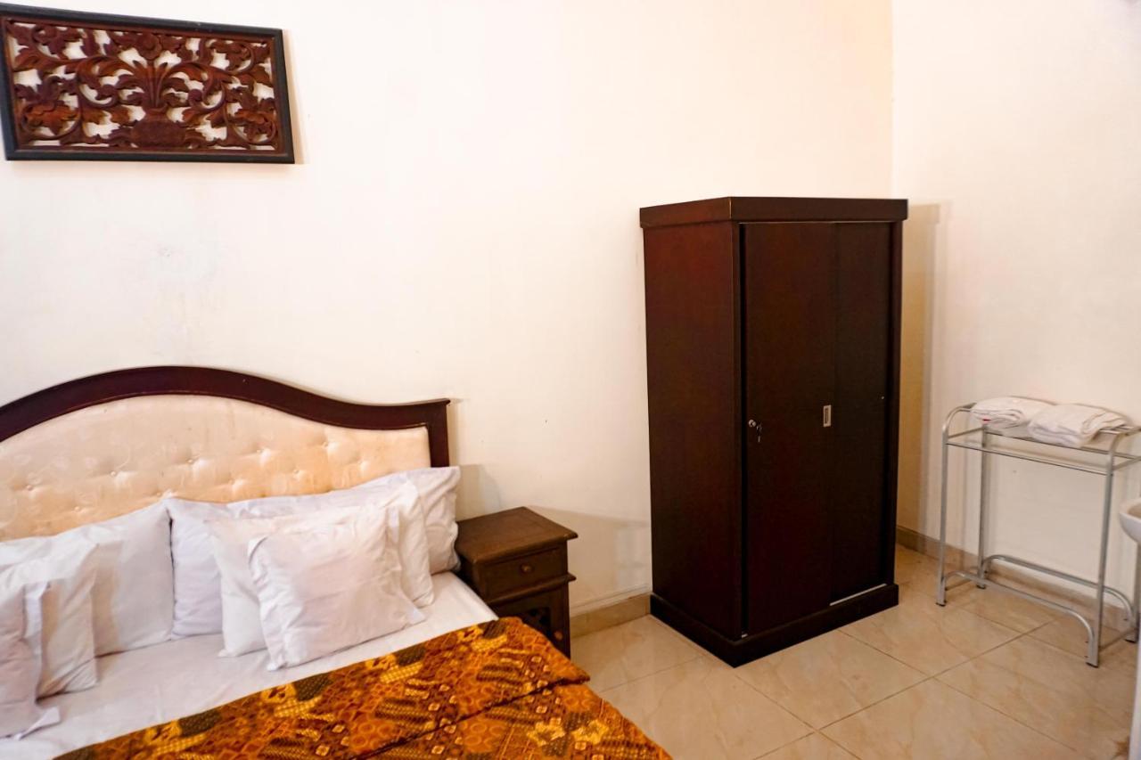Hotel Laweyan Solo ภายนอก รูปภาพ