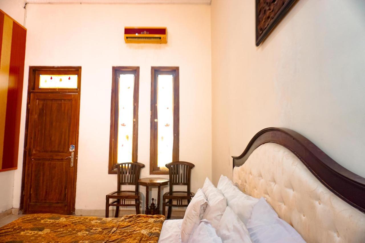 Hotel Laweyan Solo ภายนอก รูปภาพ